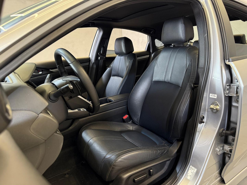 Foto do veículo HONDA CIVIC  TOURING CVT 2019 63.800 KM 139.900,00