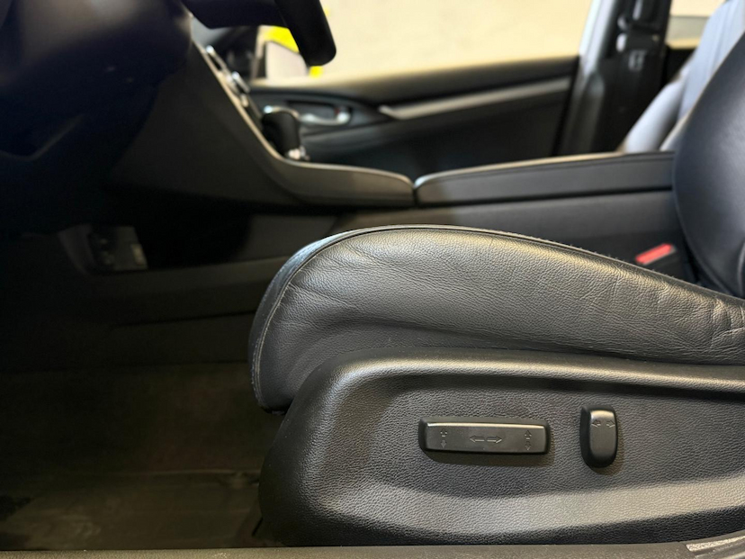 Foto do veículo HONDA CIVIC  TOURING CVT 2019 63.800 KM 139.900,00