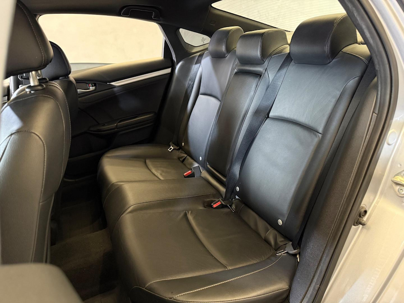 Foto do veículo HONDA CIVIC  TOURING CVT 2019 63.800 KM 139.900,00