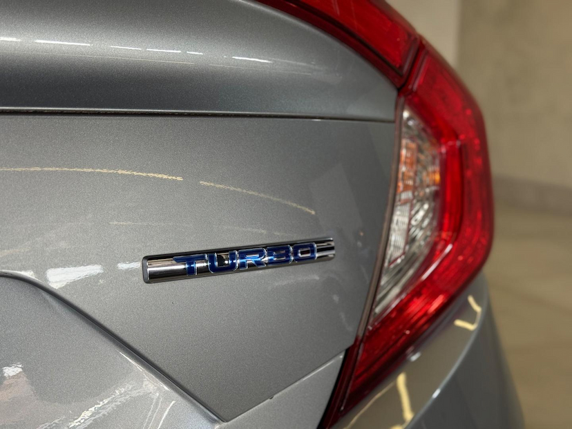 Foto do veículo HONDA CIVIC  TOURING CVT 2019 63.800 KM 139.900,00