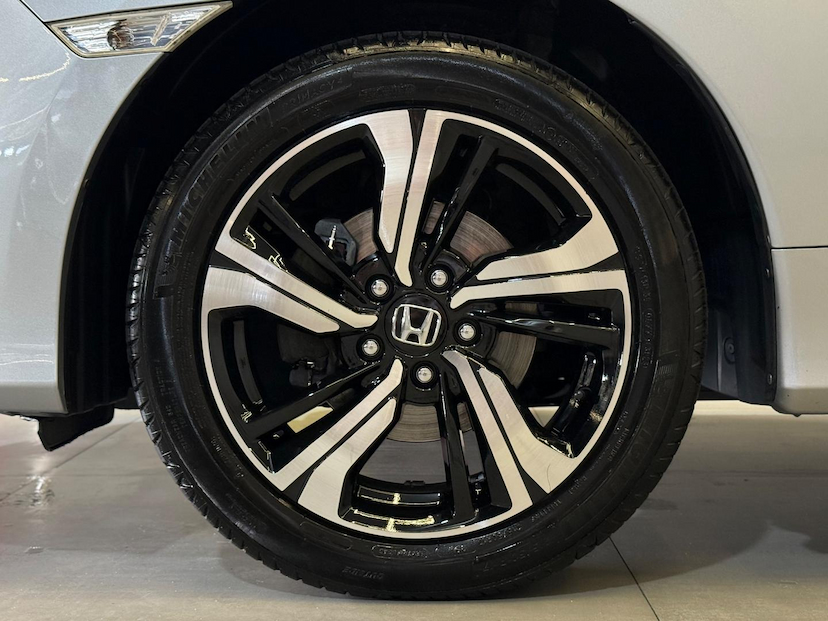 Foto do veículo HONDA CIVIC  TOURING CVT 2019 63.800 KM 139.900,00