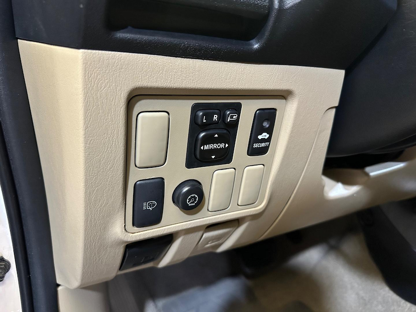 Foto do veículo TOYOTA HILUX SW4 SRV4X4 2015 162.500 KM 158.900,00