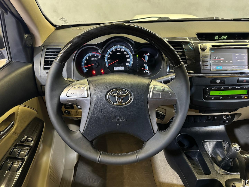 Foto do veículo TOYOTA HILUX SW4 SRV4X4 2015 162.500 KM 158.900,00