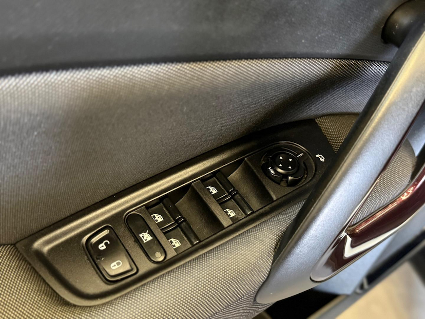 Foto do veículo FIAT TORO  1.8 16V EVO FLEX FREEDOM AT6 2019 52.660 KM 93.900,00