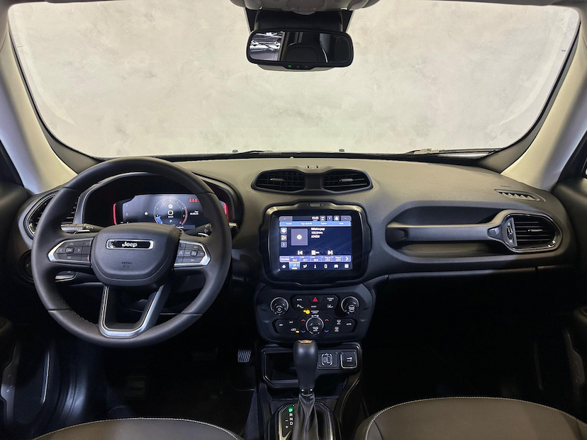 Foto do veículo JEEP RENEGADE  LONGITUDE T270 1.3 TB 4X2 FLEX AUT 2024 15.012 KM 119.900,00