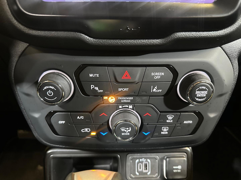 Foto do veículo JEEP RENEGADE  LONGITUDE T270 1.3 TB 4X2 FLEX AUT 2024 15.012 KM 119.900,00