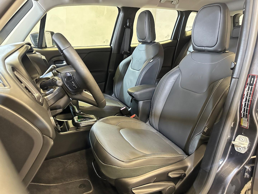Foto do veículo JEEP RENEGADE  LONGITUDE T270 1.3 TB 4X2 FLEX AUT 2024 15.012 KM 119.900,00