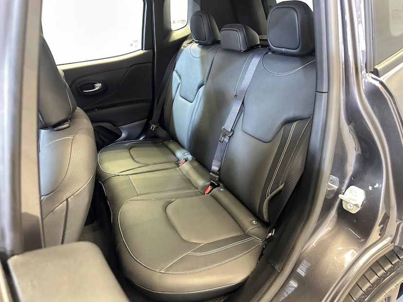 Foto do veículo JEEP RENEGADE  LONGITUDE T270 1.3 TB 4X2 FLEX AUT 2024 15.012 KM 119.900,00
