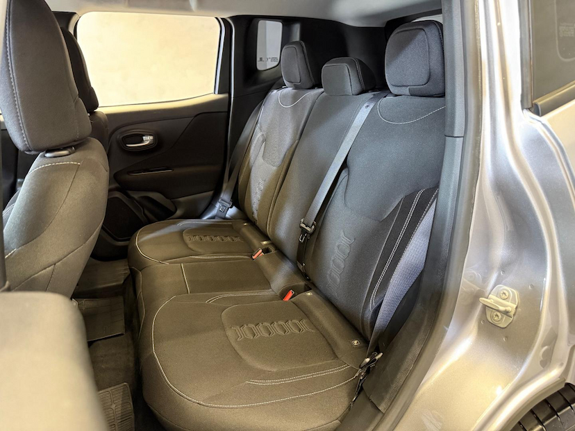 Foto do veículo JEEP RENEGADE  1.3 TURBO 2024 18.374 KM 108.900,00