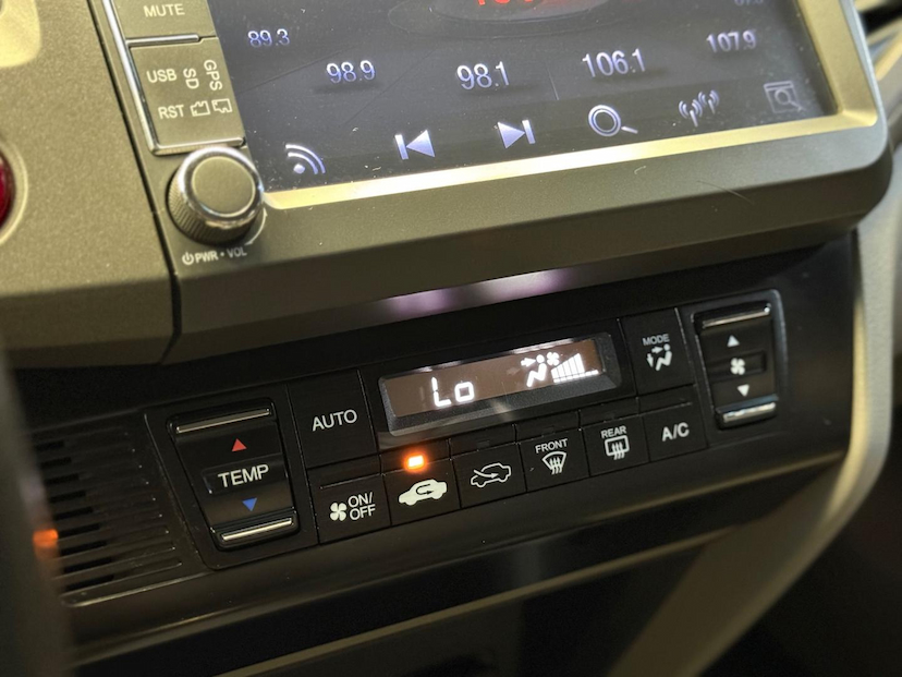 Foto do veículo HONDA CIVIC  LXR 2014 116.418 KM 77.900,00