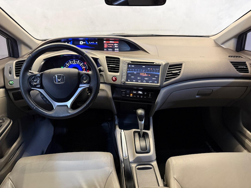 Foto do veículo HONDA CIVIC  LXR 2014 116.418 KM 77.900,00