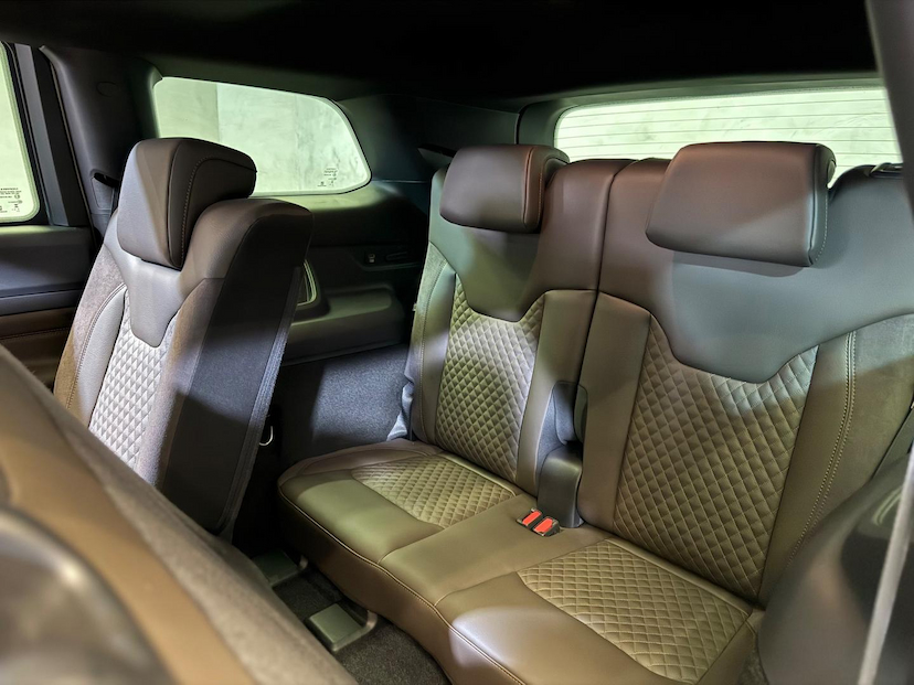 Foto do veículo JEEP COMMANDER COMMANDER OVERL. 2.2 TD 4X4 DIESEL AUT. 2025 5.860 KM 265.900,00