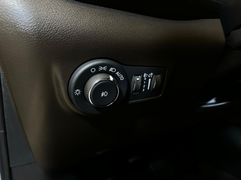 Foto do veículo JEEP COMMANDER  OVERLAND TD380 4X4 TURBO DIESEL 2022 23.580 KM 194.900,00