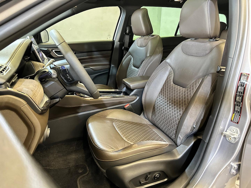 Foto do veículo JEEP COMMANDER  OVERLAND TD380 4X4 TURBO DIESEL 2022 23.580 KM 194.900,00
