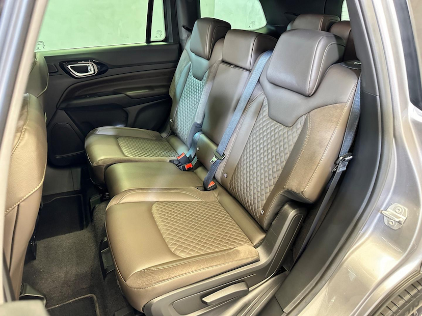 Foto do veículo JEEP COMMANDER  OVERLAND TD380 4X4 TURBO DIESEL 2022 23.580 KM 194.900,00