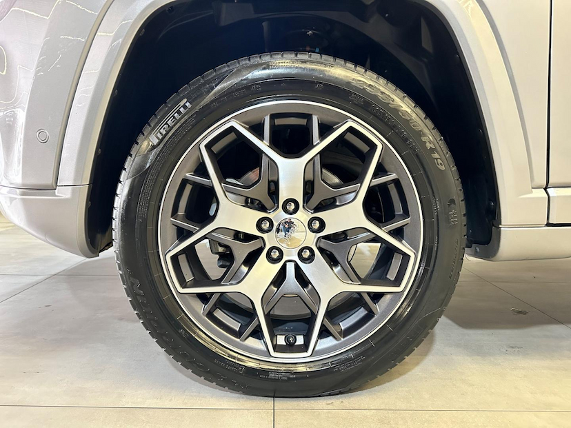 Foto do veículo JEEP COMMANDER  OVERLAND TD380 4X4 TURBO DIESEL 2022 23.580 KM 194.900,00