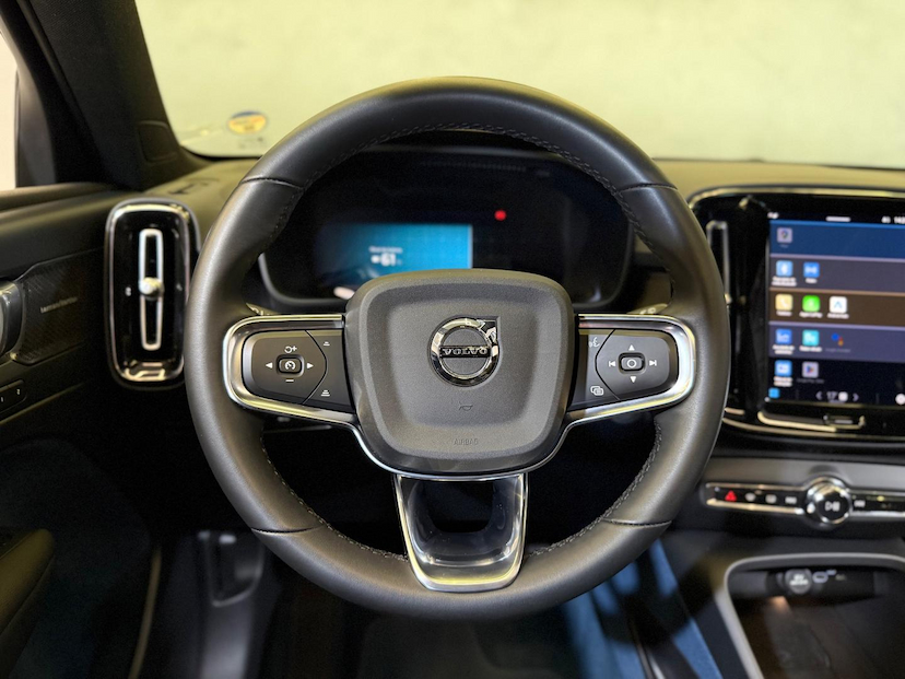 Foto do veículo VOLVO XC40 XC 40 RECHARGE PLUS (ELÉTRICO) 2023 17.702 KM 204.900,00