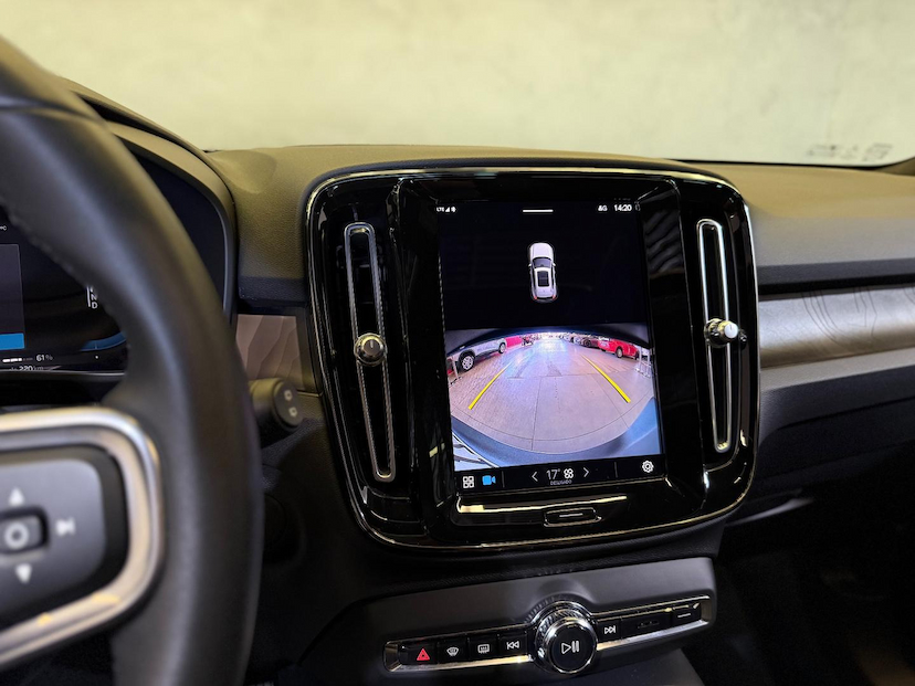 Foto do veículo VOLVO XC40 XC 40 RECHARGE PLUS (ELÉTRICO) 2023 17.702 KM 204.900,00