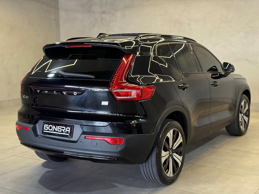 Foto do veículo VOLVO XC40 XC 40 RECHARGE PLUS (ELÉTRICO) 2023 17.702 KM 204.900,00