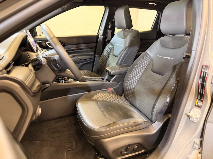 Foto do veículo JEEP COMPASS  BLACK HURRICANE 2.0 4X4 TB AUT 2025 15.882 KM 199.900,00