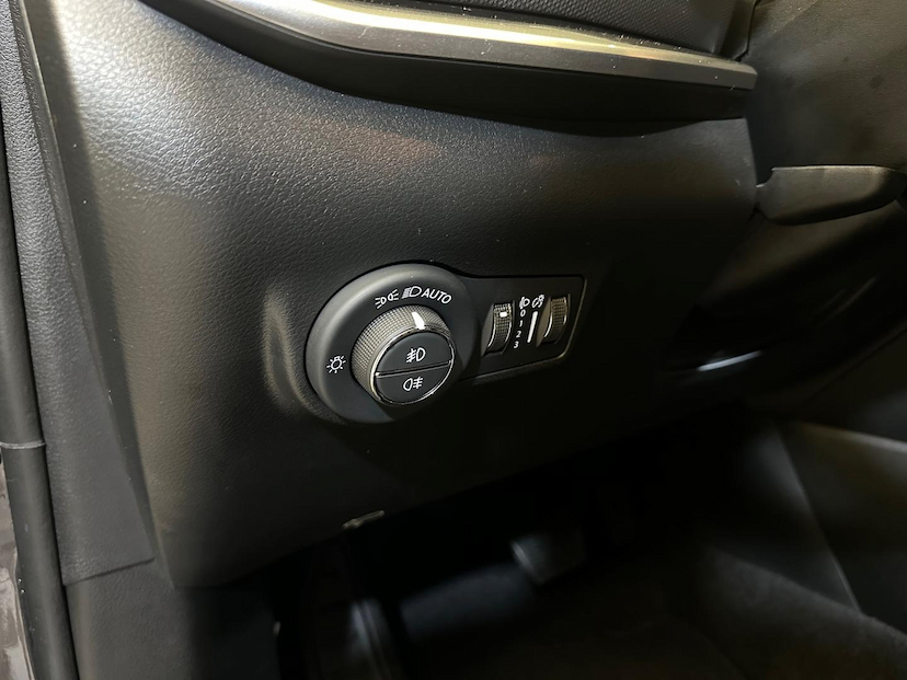 Foto do veículo JEEP COMPASS  LONGITUDE TF 2022 30.700 KM 125.900,00