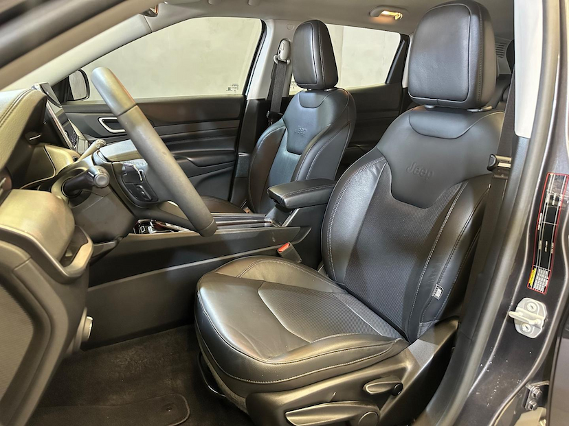 Foto do veículo JEEP COMPASS  LONGITUDE TF 2022 30.700 KM 125.900,00
