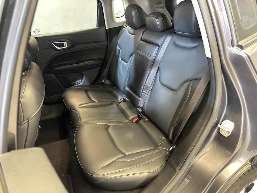 Foto do veículo JEEP COMPASS  LONGITUDE TF 2022 30.700 KM 125.900,00