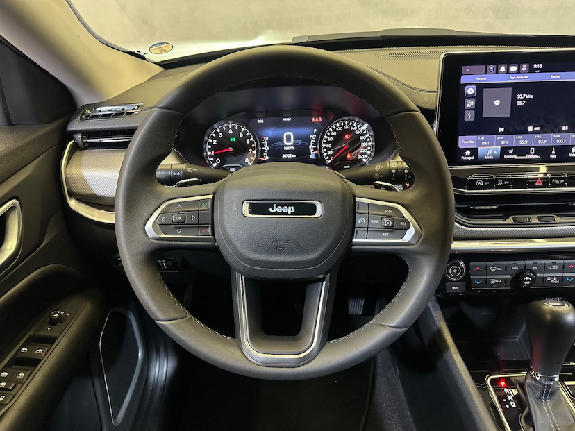 Foto do veículo JEEP COMPASS  LONGITUDE TF 2022 30.700 KM 125.900,00