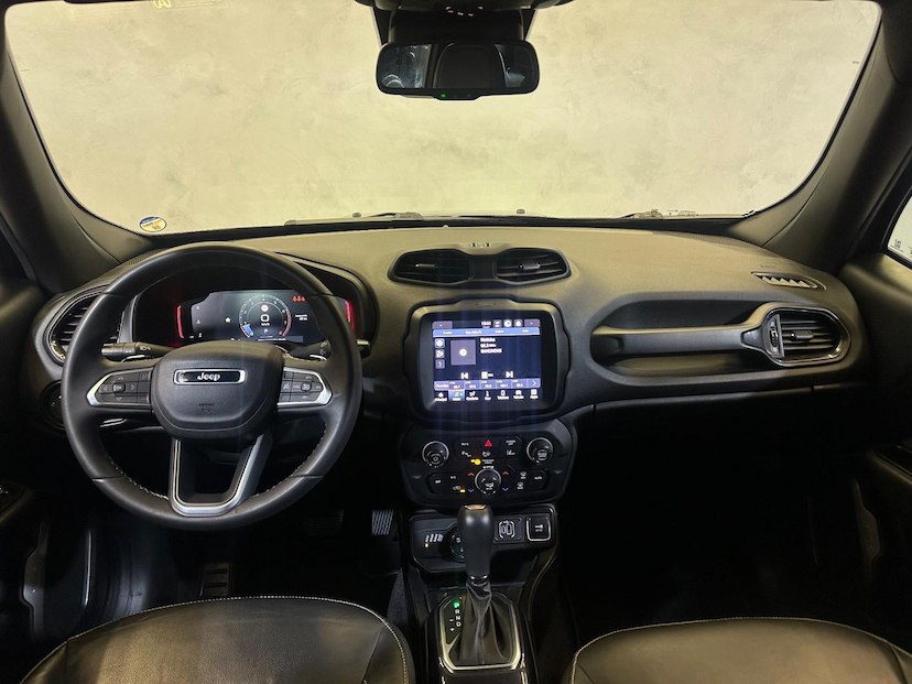 Foto do veículo JEEP RENEGADE  S T2704X4 2023 29.110 KM 122.900,00