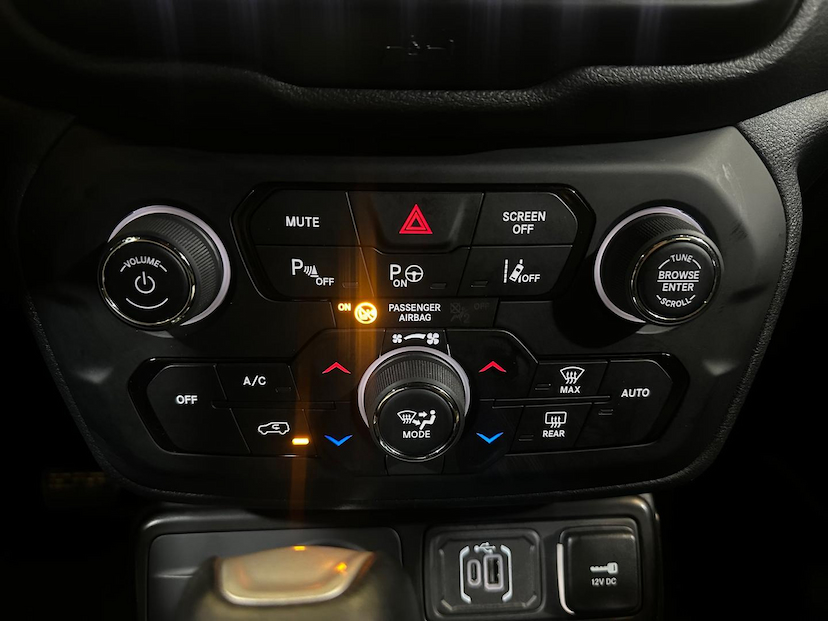 Foto do veículo JEEP RENEGADE  S T2704X4 2023 29.110 KM 122.900,00