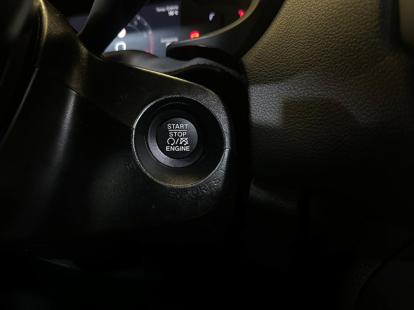 Foto do veículo JEEP RENEGADE  S T2704X4 2023 29.110 KM 122.900,00