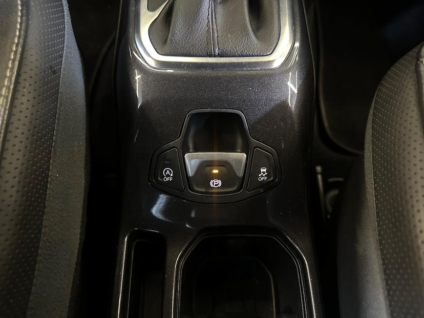 Foto do veículo JEEP RENEGADE  S T2704X4 2023 29.110 KM 122.900,00