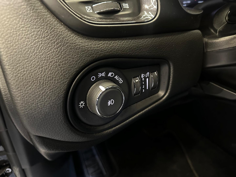 Foto do veículo JEEP RENEGADE  S T2704X4 2023 29.110 KM 122.900,00