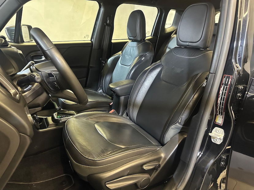 Foto do veículo JEEP RENEGADE  S T2704X4 2023 29.110 KM 122.900,00