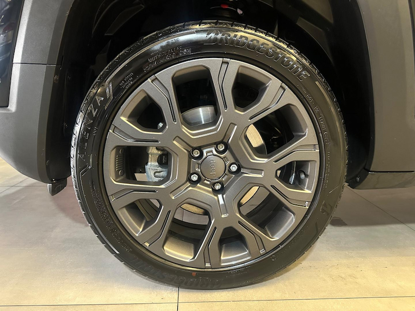 Foto do veículo JEEP RENEGADE  S T2704X4 2023 29.110 KM 122.900,00
