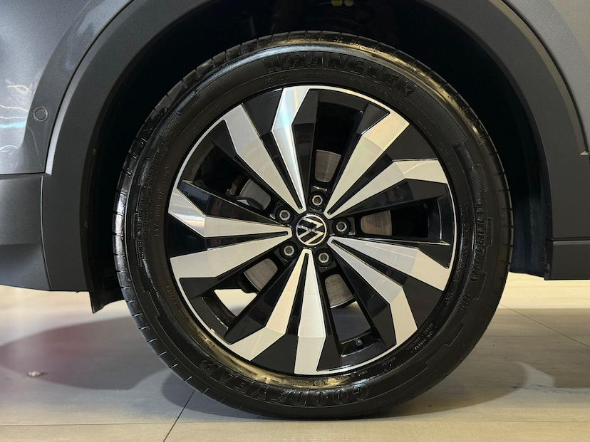 Foto do veículo VOLKSWAGEN T-CROSS T CROSS HL TSI 2024 32.783 KM 135.900,00