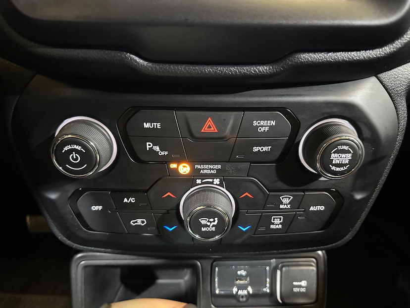 Foto do veículo JEEP RENEGADE  1.8 16V FLEX LIMITED 4P AUT 2019 83.700 KM 78.900,00