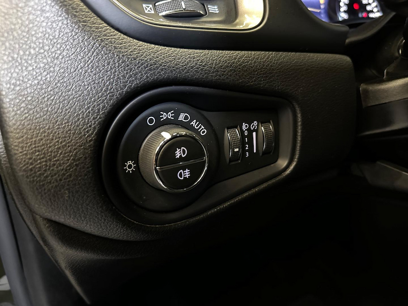 Foto do veículo JEEP RENEGADE  1.8 16V FLEX LIMITED 4P AUT 2019 83.700 KM 78.900,00