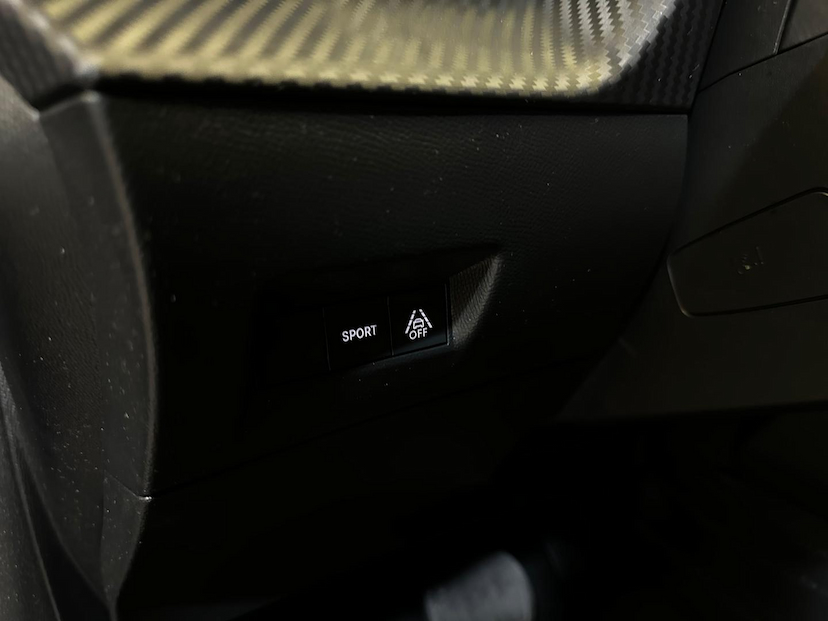 Foto do veículo PEUGEOT 208  GRIFF T200 2024 6.433 KM 102.900,00