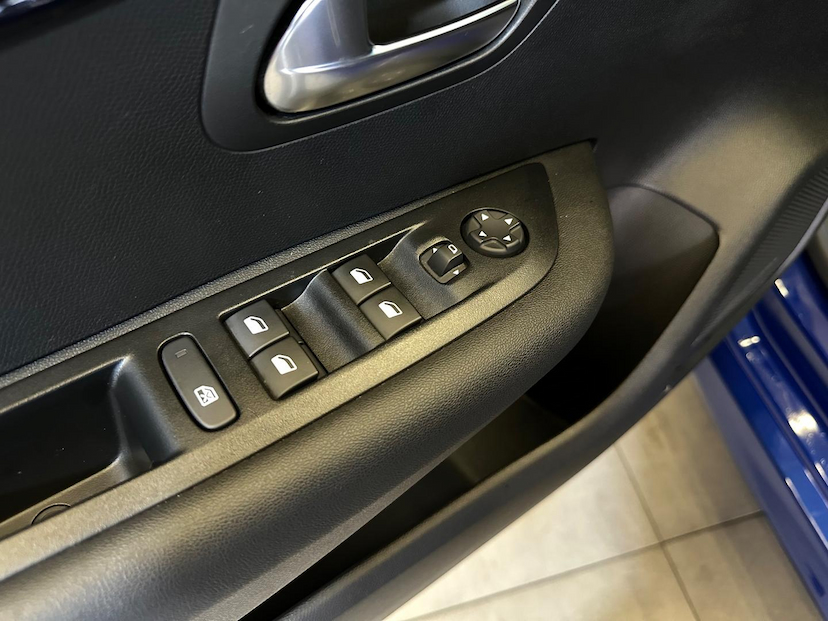 Foto do veículo PEUGEOT 208  GRIFF T200 2024 6.433 KM 102.900,00