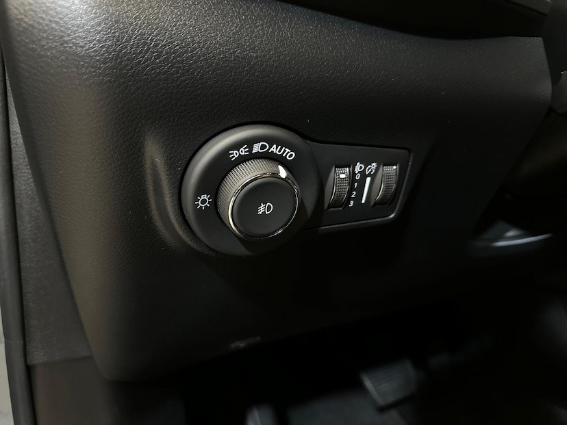 Foto do veículo JEEP COMPASS  LONG. NIG. EAGLE 1.3 4X2 FLEX AUT. 2025 11.200 KM 169.900,00