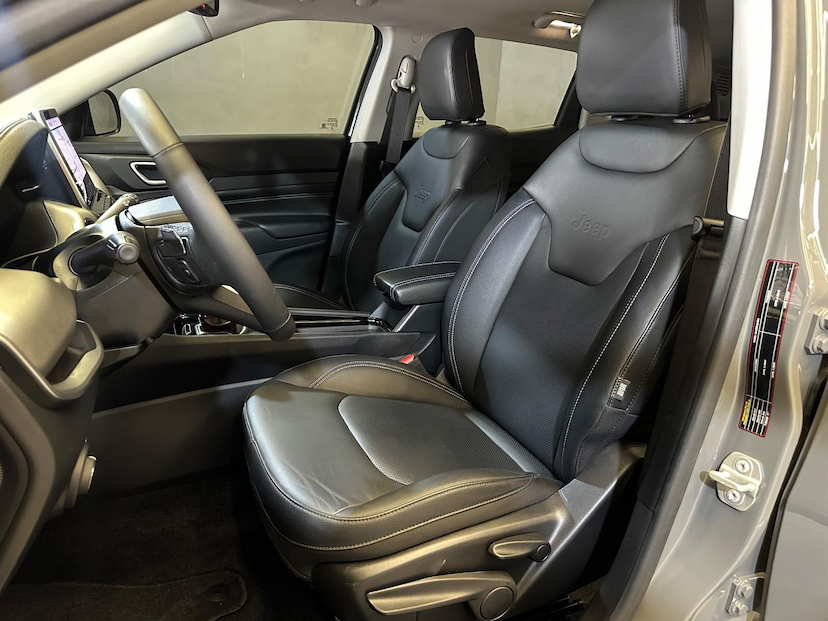 Foto do veículo JEEP COMPASS  LONG. NIG. EAGLE 1.3 4X2 FLEX AUT. 2025 11.200 KM 169.900,00
