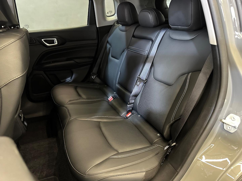 Foto do veículo JEEP COMPASS  LONG. NIG. EAGLE 1.3 4X2 FLEX AUT. 2025 11.200 KM 169.900,00