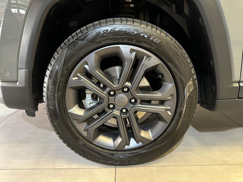 Foto do veículo JEEP COMPASS  LONG. NIG. EAGLE 1.3 4X2 FLEX AUT. 2025 11.200 KM 169.900,00