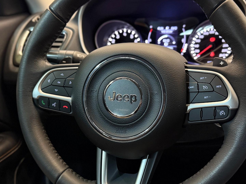 Foto do veículo JEEP COMPASS  LONGITUDE F 2018 31.413 KM 95.900,00