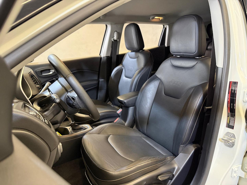 Foto do veículo JEEP COMPASS  LONGITUDE F 2018 31.413 KM 95.900,00