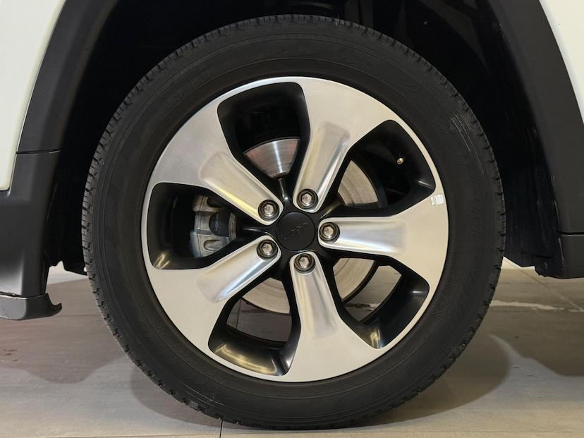 Foto do veículo JEEP COMPASS  LONGITUDE F 2018 31.413 KM 95.900,00