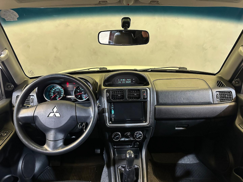 Foto do veículo MITSUBISHI PAJERO TR4  FL 2WD HP 2015 97.000 KM 64.900,00