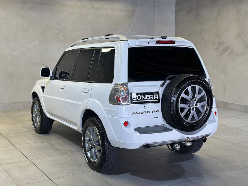 Foto do veículo MITSUBISHI PAJERO TR4  FL 2WD HP 2015 97.000 KM 64.900,00