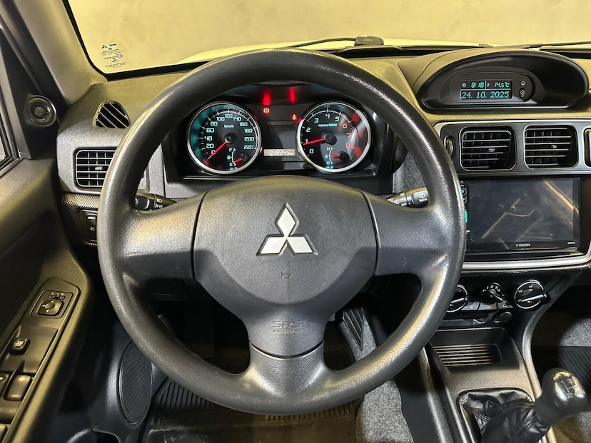 Foto do veículo MITSUBISHI PAJERO TR4  FL 2WD HP 2015 97.000 KM 64.900,00